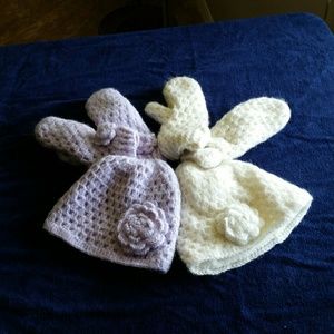 Girl Connection hat ad mittens set.